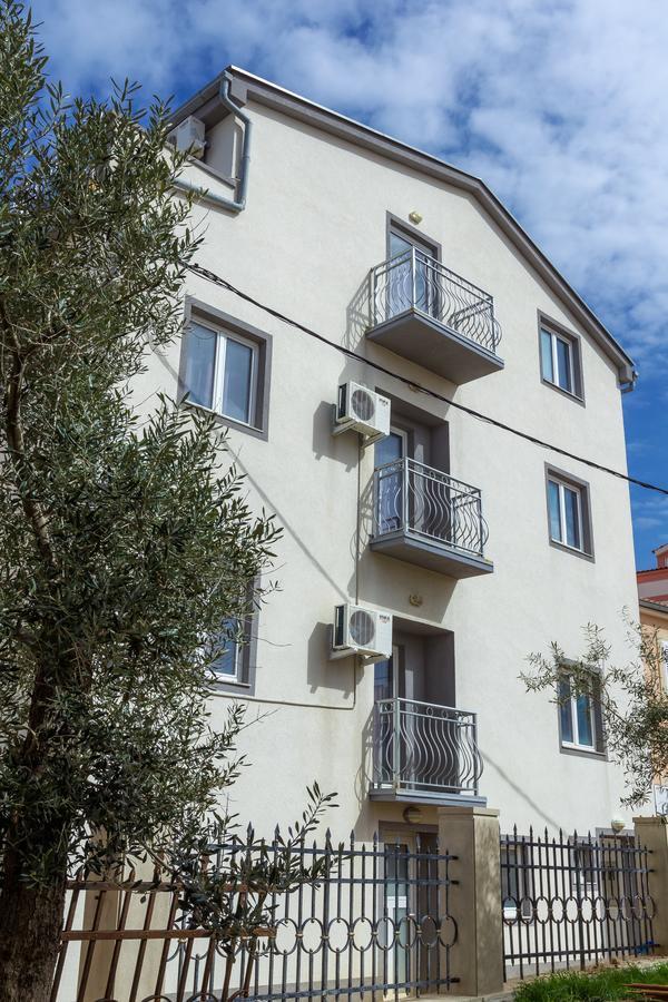 Apartments In City Center Ventus Novalja Kültér fotó